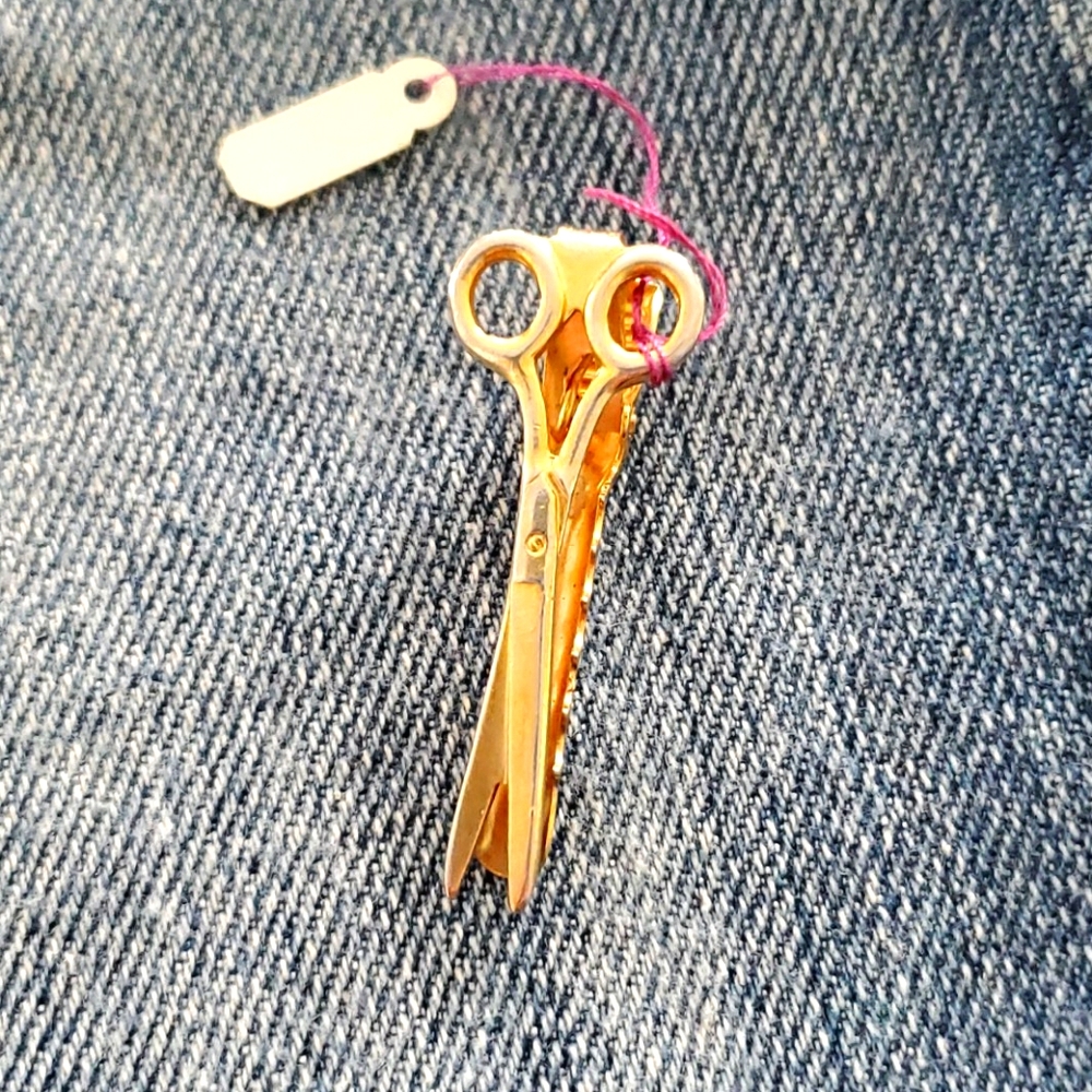 Antique scissors hair clip